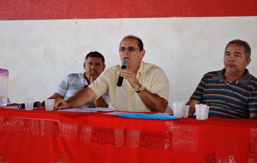 Assembleia geral dos servidores aprova greve geral do serviço público federal 