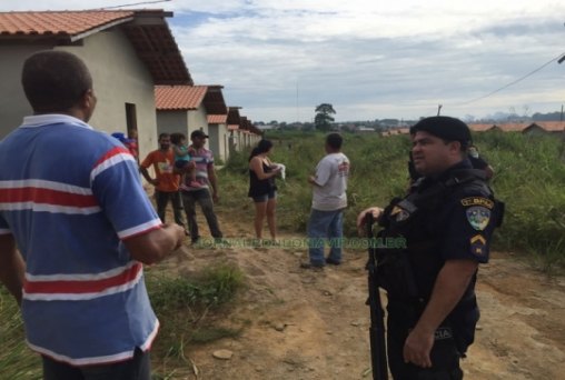 Famílias invadem casas inacabadas do projeto Minha Casa Minha Vida 