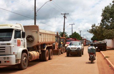 Bandidos amarram motorista e roubam caçamba da Semob na zona Leste
