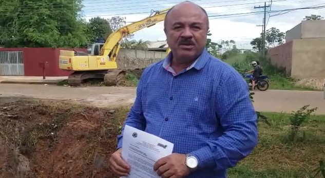 TRABALHO: Da Silva do SINTTRAR acompanha serviços de infraestrutura no bairro Lagoinha