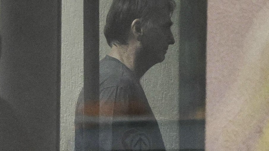 RISCO DE FUGA: Por unanimidade, STF mantém prisão preventiva de Bolsonaro