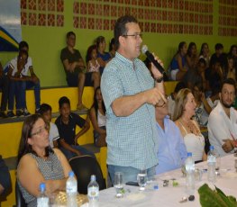 Ezequiel Junior participa da entrega de quadra poliesportiva em Machadinho do Oeste