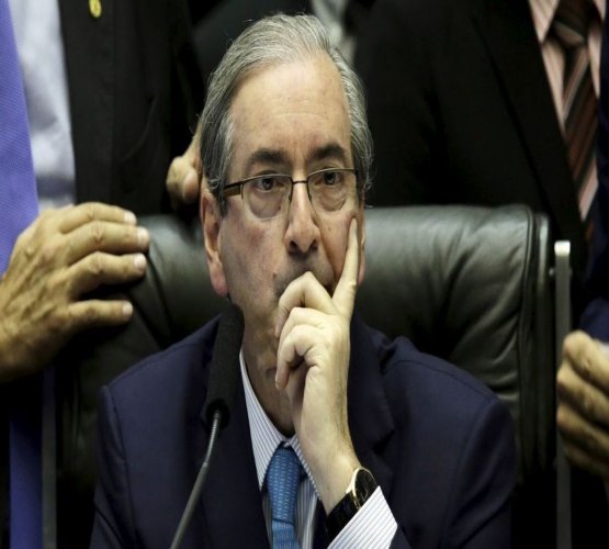 Aliados de Cunha pedem renúncia, mas deputado resiste