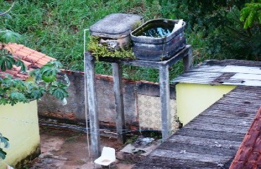 EPIDEMIA – Moradores denunciam possível foco de dengue e SEMUSA ignora apelo – Fotos