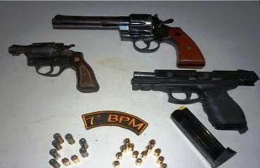 PM apreende armas de grosso calibre com albergados em Ariquemes - Fotos  