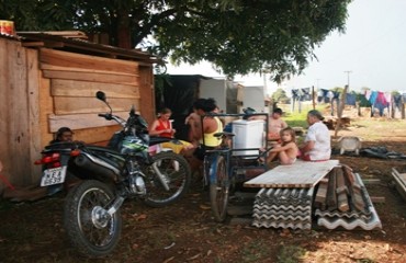 Acampamento de sem-tetos alojados no bairro Alphaville causa atrito com moradores – Confira fotos