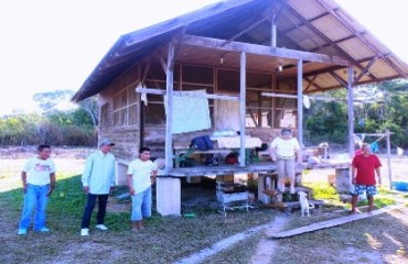 POVOS INDÍGENAS – Missionários Norte-Americanos amparam índios após Funasa abandonar posto em Lábrea (AM) – Fotos e vídeo