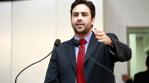 Léo Moraes participa de Mesa Redonda para debater crise política