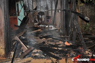 Incêndio destrói parte de residência no 2º Distrito