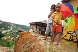 Amazonas – Chuva provoca desabamento e causa pânico em famílias 