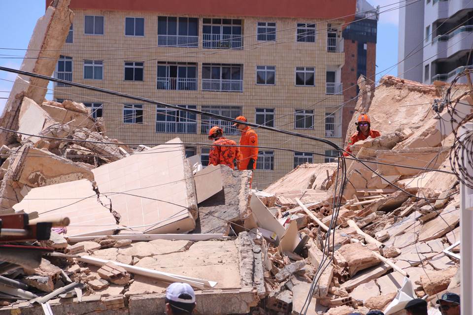 ESCOMBROS: Bombeiros confirmam 2ª morte no prédio residencial que desabou