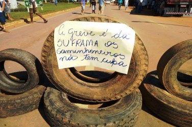 ACREAOVIVO - Caminhoneiros fecham BR 364 em Rio Branco