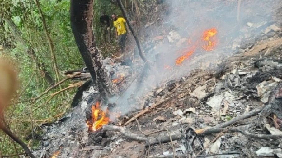 QUEDA: Acidente de helicóptero deixa 8 vítimas, incluindo ministros