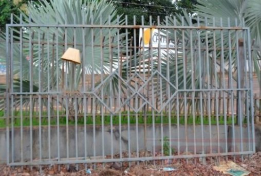 Ladrão arranca e rouba portão de casa 