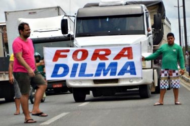 Caminhoneiros mantêm protestos em rodovias federais