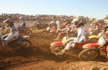 Público prestigia show dos pilotos na 4ª Etapa Estadual de Velocross em Urupá