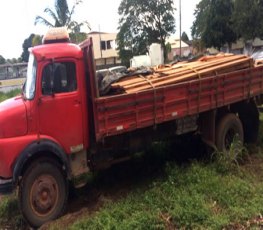 Polícia Ambiental prende duas pessoas por transporte irregular de madeira