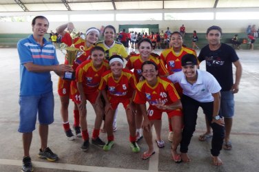 Ouro Verde é campeã do III Torneio Feminino de Futsal