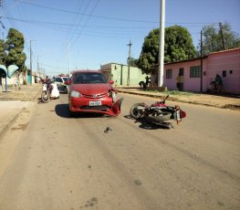 ULTRAPASSAGEM - Motociclista inabilitado provoca grave colisão