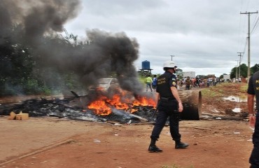 Bairro Roberto Sobrinho: Ocupação iniciou há 4 anos; ordem de despejo foi cumprida - Confira fotos