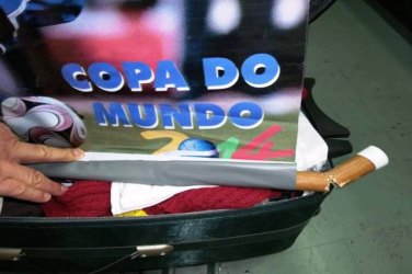 PF prende mulher no aeroporto de Guarulhos que tentava embarcar com cocaína escondida em banners da copa