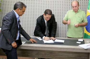 Presidente da Assembleia reafirma diálogo com servidores