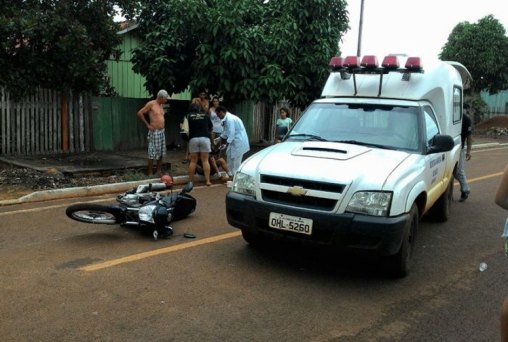 Motociclista fica gravemente ferido após colisão entre motocicletas