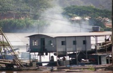 Draga de extração de ouro opera na construção de Usina de Santo Antônio - Veja vídeo