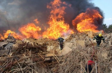 VILHENA - Incêndio destrói depósito de madeiras