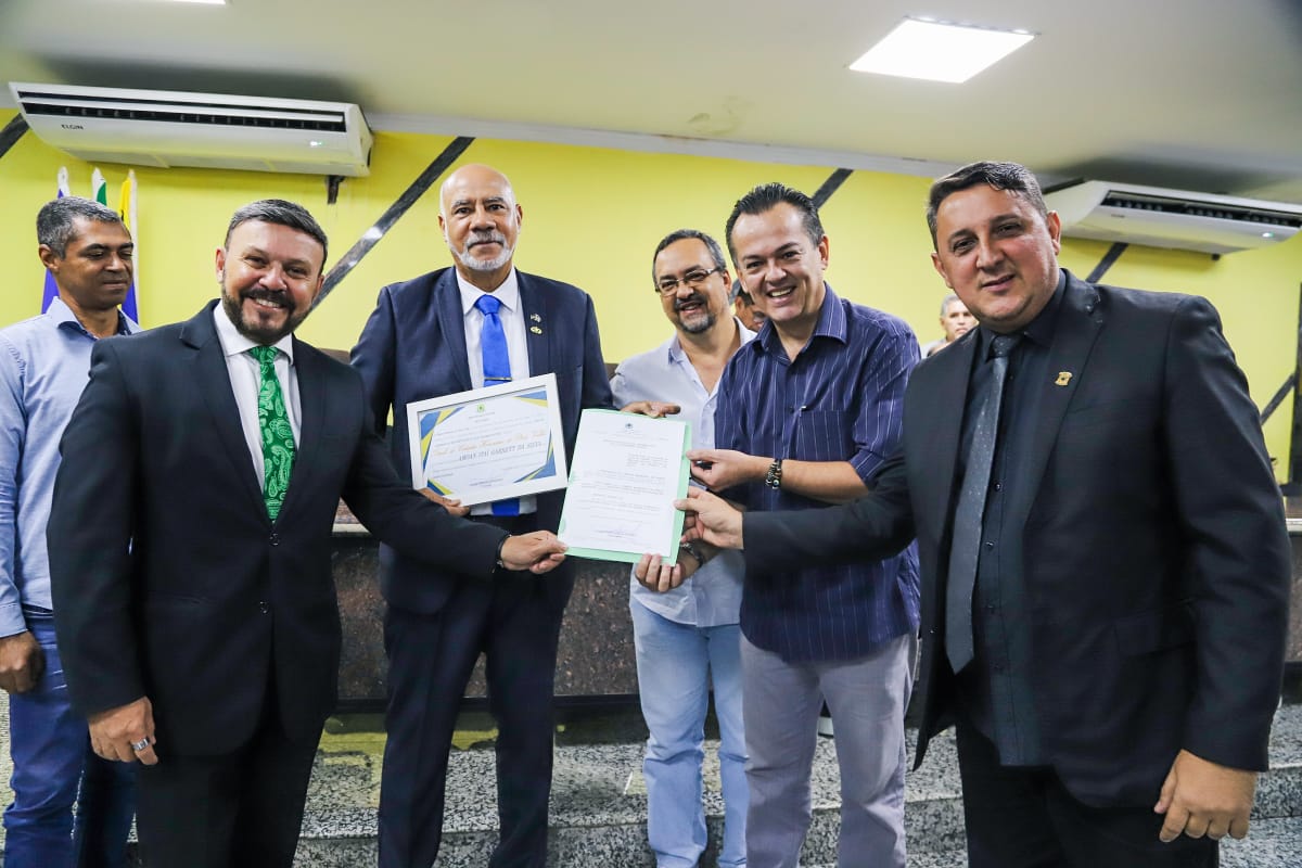 CERIMÔNIA: Vereador Júnior Cavalcante presta homenagem ao Coronel Garret