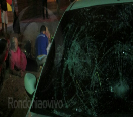 GRAVE: Casal fica seriamente ferido após violenta colisão em frente a motel
