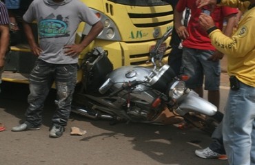 Motociclista inabilitado provoca acidente na BR 364