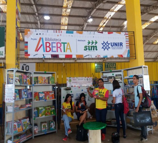 Parceria do SIM e Unir oferece 'Biblioteca Aberta' no terminal urbano da capital