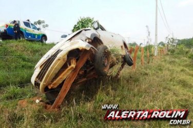 Motorista perde controle de veiculo e capota na RO 010