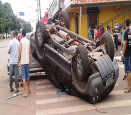 Capotamento é registrado na Jorge Teixeira em Porto Velho - VÍDEO