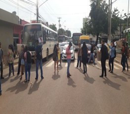 PROTESTO: Acadêmicos fecham principal via de Porto Velho