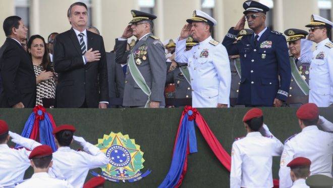  CRISE NO PAÍS: Chefes militares entregam os cargos em protesto contra Bolsonaro