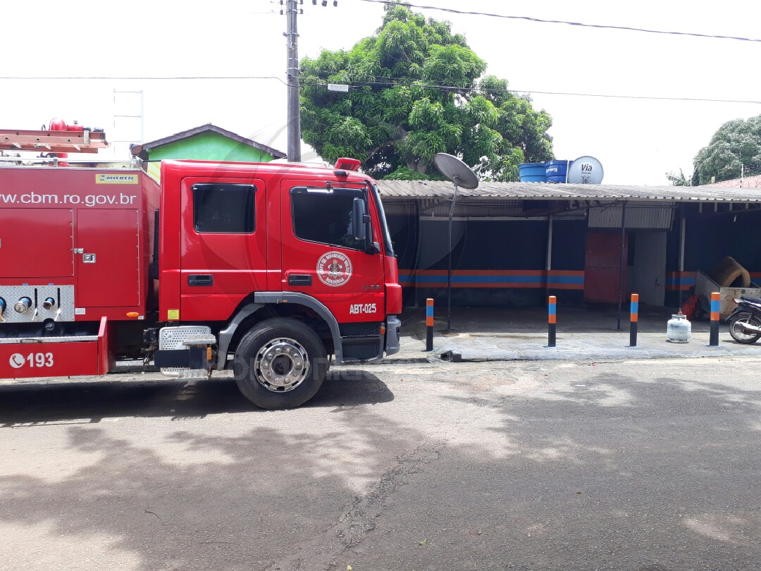 SUSTO: Incêndio em distribuidora ao lado de escola deixa alunos em pânico