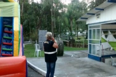 Acidente com brinquedo inflável mata criança no Paraná