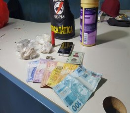 ZONA NORTE - Suspeito é preso com várias porções de maconha e cocaína 