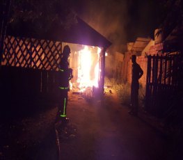 NA CAPITAL: Usuários de drogas ateiam fogo em casa abandonada