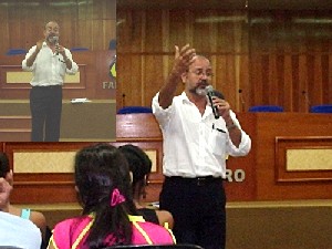 Valverde discute reforma universitária em palestra na Faro