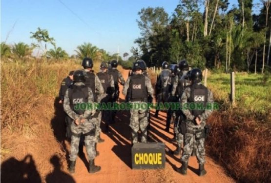 PM é recebida a bala por integrantes da LCP durante reintegração de posse - VÍDEO