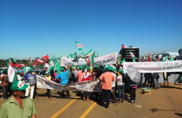 MANIFESTAÇÃO – Agricultores fecham BR-364; Congestionamento passa dos três quilômetros - Fotos e Vídeo