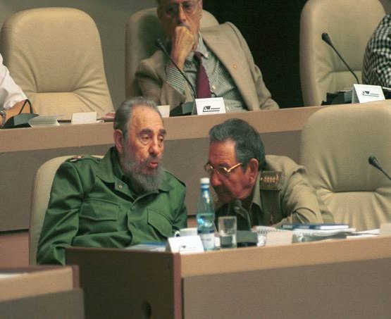 Raúl Castro torna lei último desejo de Fidel