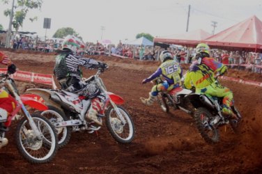 Público de Urupá prestigia festa da 3ª etapa do Rondoniense de Velocross