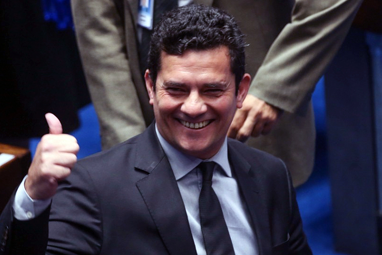 URGENTE: Moro aceita superministério da Justiça de Bolsonaro