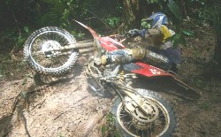 Pilotos e motos já se encontram em Mirante da Serra para os preparativos do Enduro 2005