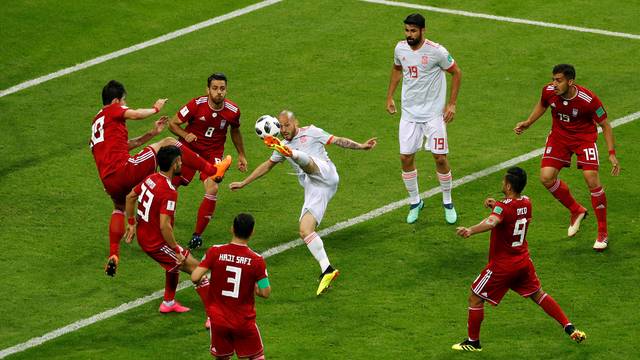 Com domínio espanhol desde o início, Espanha marca com Diego Costa e ganha a primeira na Rússia