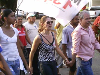 Miranda realiza caminhada pelo centro da capital